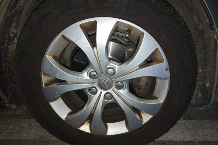 Used Citroen C5 2010 2.3L Automatic Luxury Edition Right Front Wheel Hub
