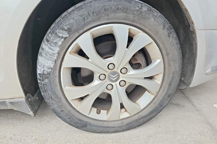 Used Citroen C5 2010 2.3L Automatic Luxury Edition Right Front Wheel Hub