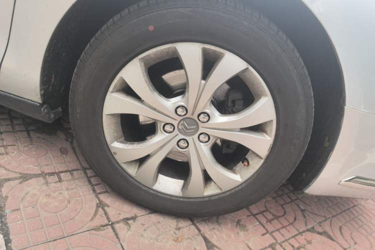 Used Citroen C5 2010 2.3L Automatic ZunYa Trim Right Front Wheel Hub