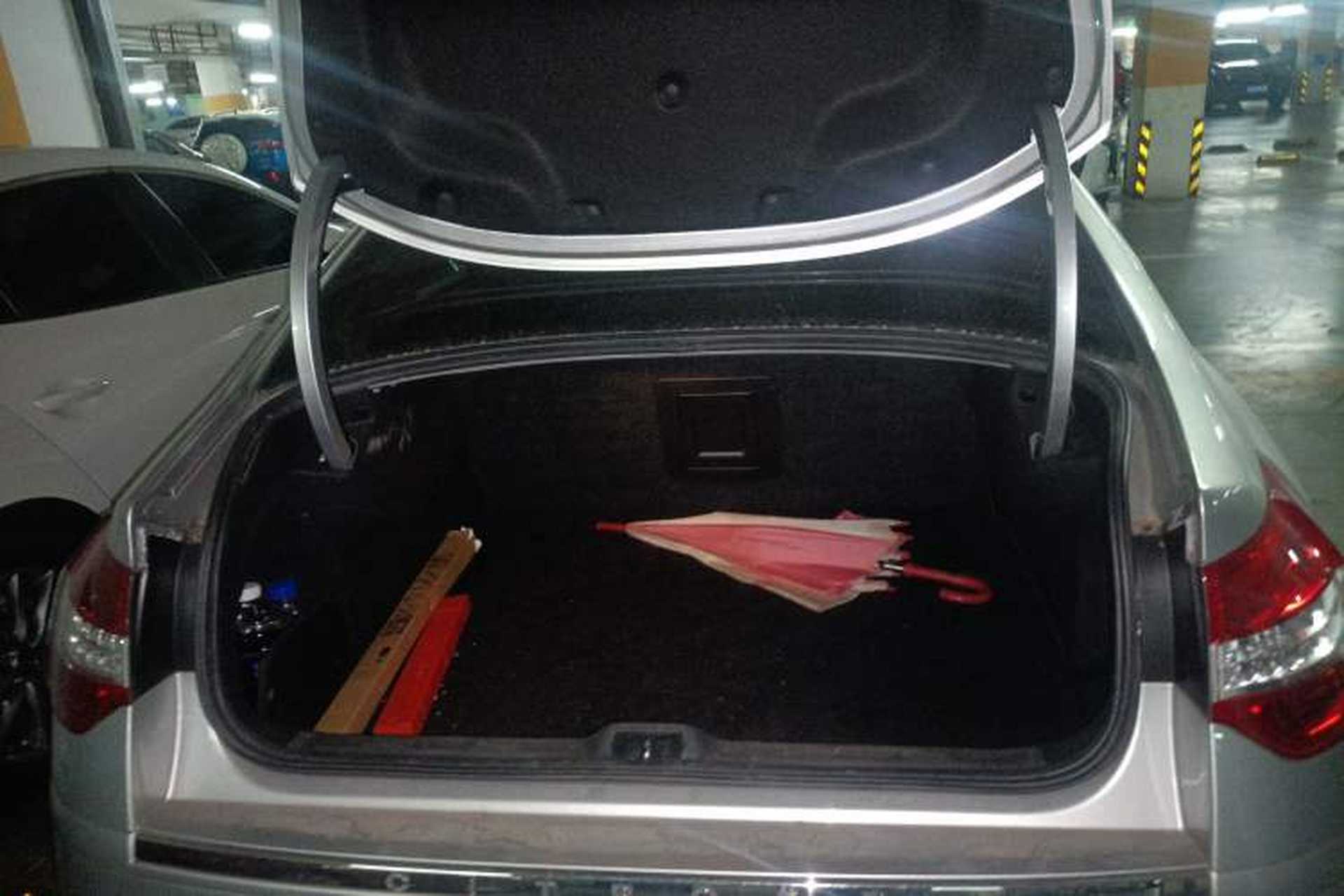 Used Citroen C5 2010 2.3L Automatic Luxury Edition Trunk