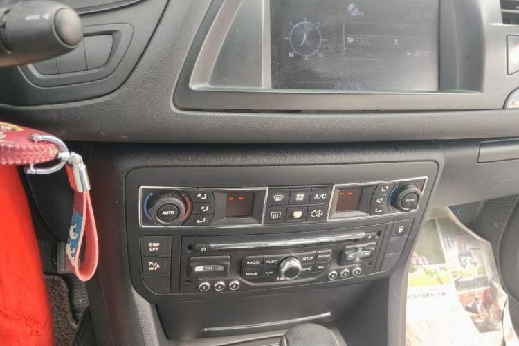 Used Citroen C5 2010 2.3L Automatic Luxury Edition Audio And AC Panel