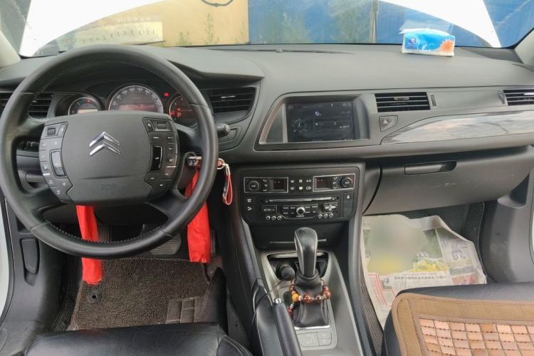 Used Citroen C5 2010 2.3L Automatic Luxury Edition Center Console