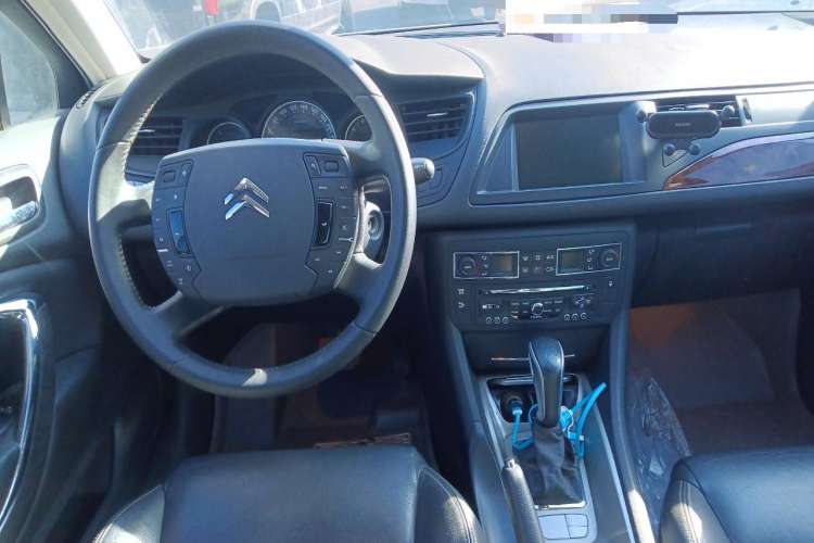 Used Citroen C5 2010 2.3L Automatic Luxury Edition Center Console
