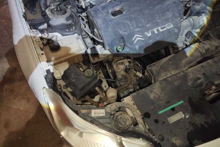 Used Citroen C5 2010 2.3L Automatic ZunYa with Navigation Engine Bay Right