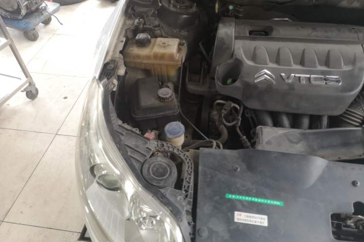 Used Citroen C5 2010 2.3L Automatic Luxury Edition Engine Bay Right