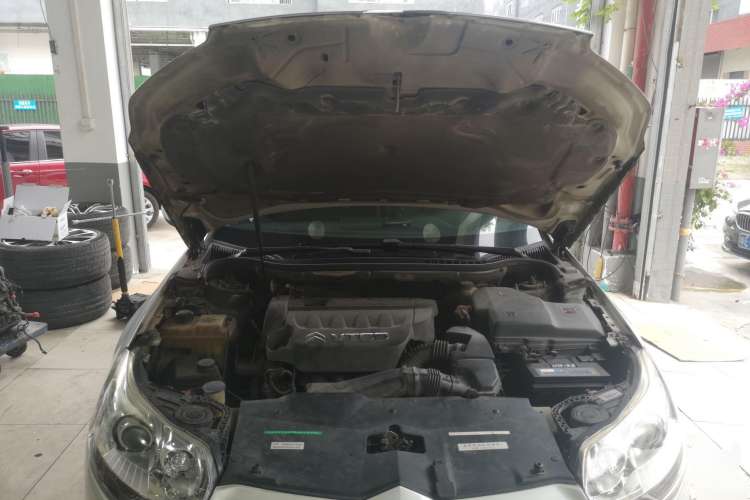 Used Citroen C5 2010 2.3L Automatic Luxury Edition Engine Bay
