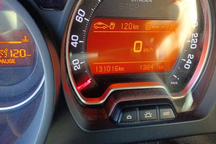 Used Citroen C5 2010 2.3L Automatic Luxury Edition Odometer Close Up