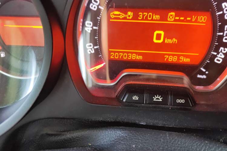 Used Citroen C5 2010 2.3L Automatic ZunYa Trim Odometer Close Up