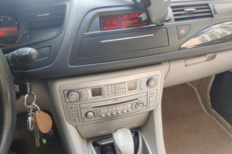 Used Citroen C5 2011 2.0L Automatic Comfort Edition Audio And AC Panel
