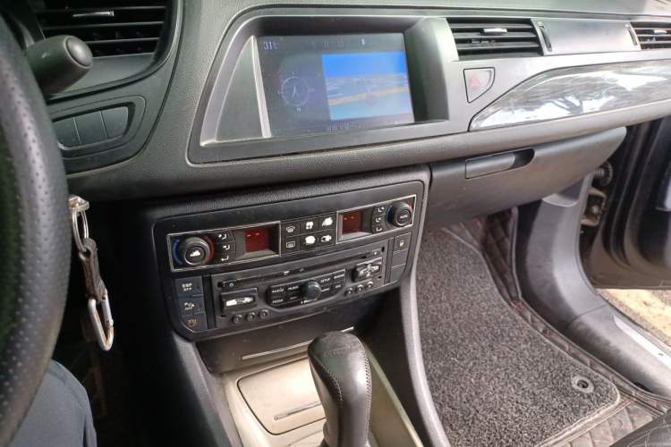 Used Citroen C5 2011 Dongfang Zhilü 2.3L Automatic Luxury Model Audio And AC Panel