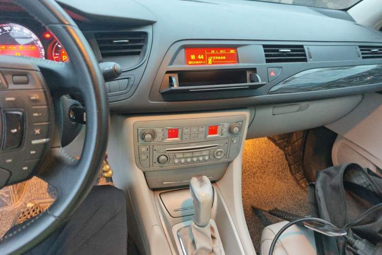Used Citroen C5 2011 2.3L Automatic Zunyu Version Audio And AC Panel