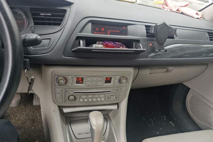 Used Citroen C5 2011 2.3L Automatic Zunyu Version Audio And AC Panel