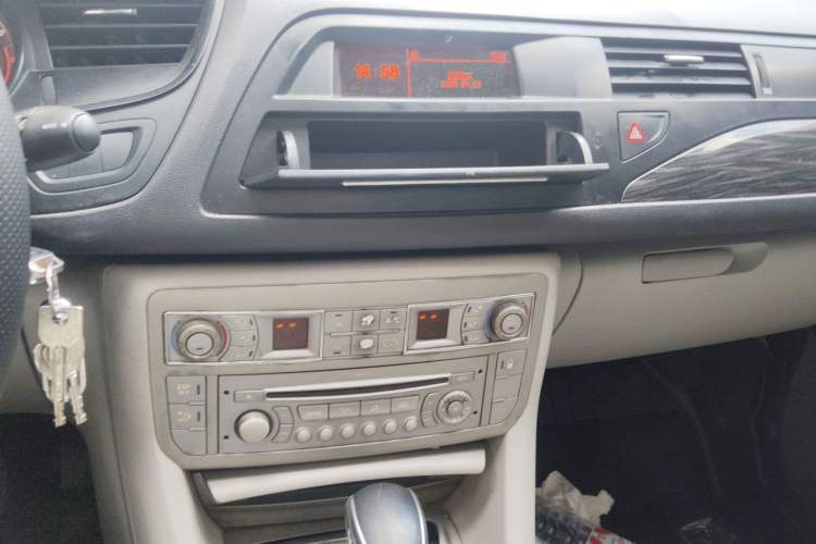 Used Citroen C5 2011 2.3L Automatic Zunyu Version Audio And AC Panel