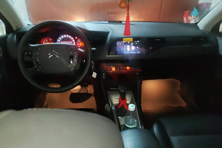 Used Citroen C5 2011 Dongfang Zhilü 3.0L Automatic Flagship Model Center Console