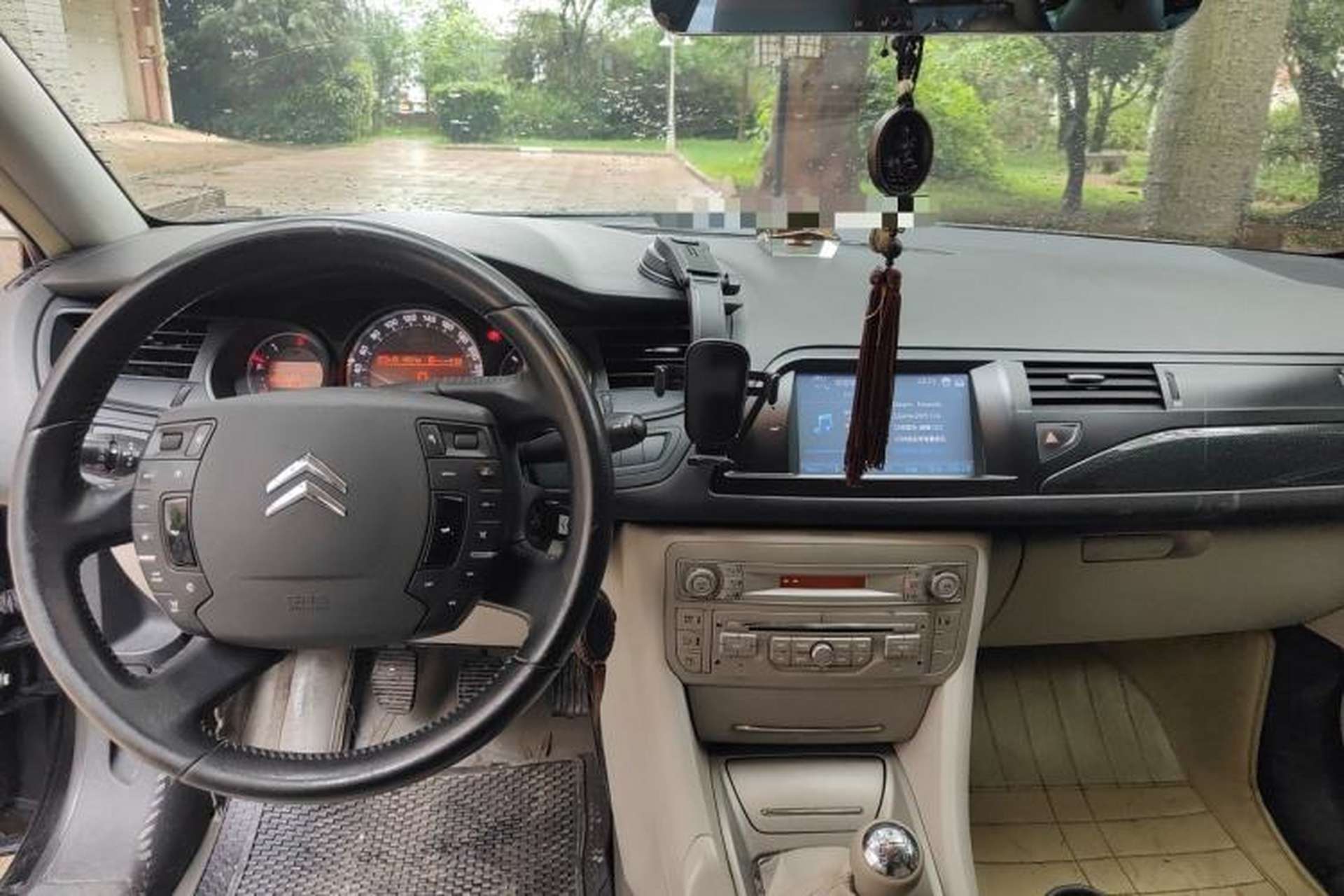 Used Citroen C5 2011 2.0L Manual Comfort Edition Center Console