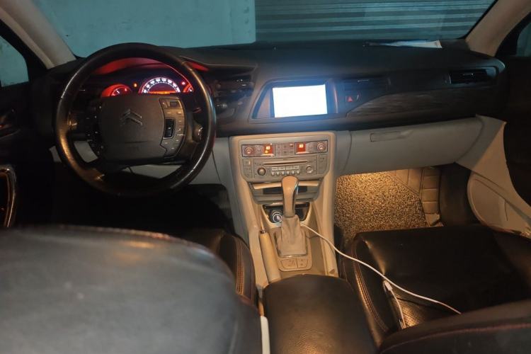 Used Citroen C5 2011 2.3L Automatic Zunyu Version Center Console