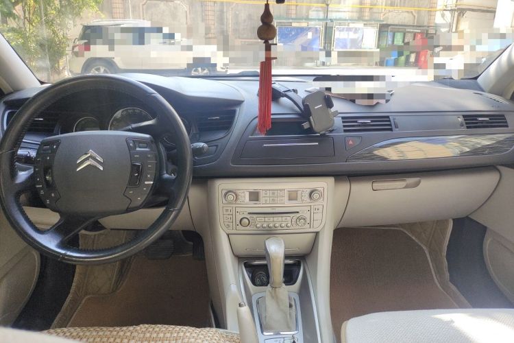 Used Citroen C5 2011 2.0L Automatic Comfort Edition Center Console