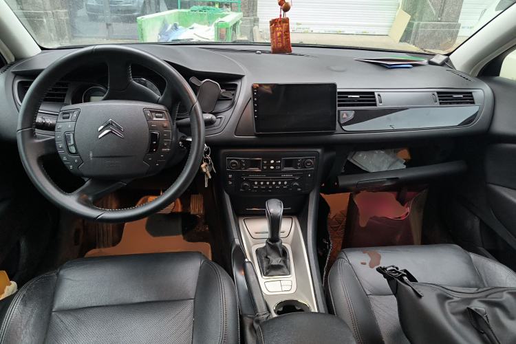 Used Citroen C5 2011 2.3L Automatic Zunyu Version Center Console