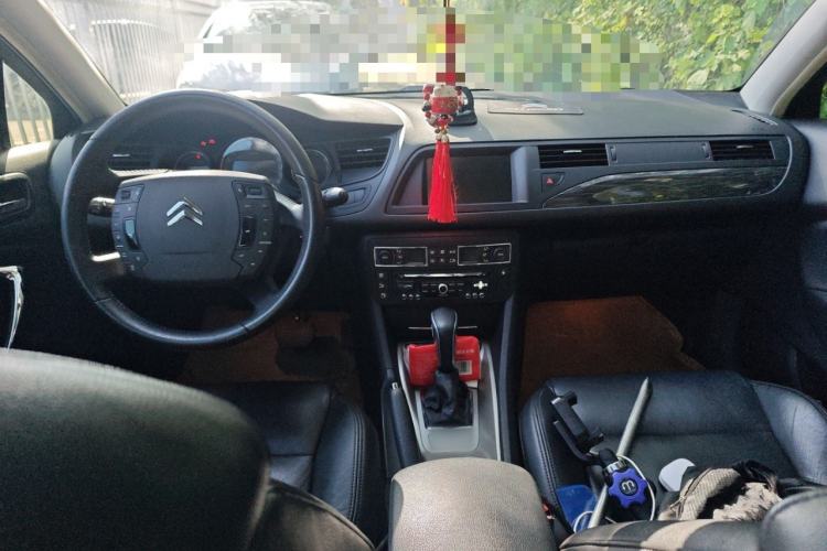 Used Citroen C5 2011 Dongfang Zhilü 2.3L Automatic Zunyu Model Center Console
