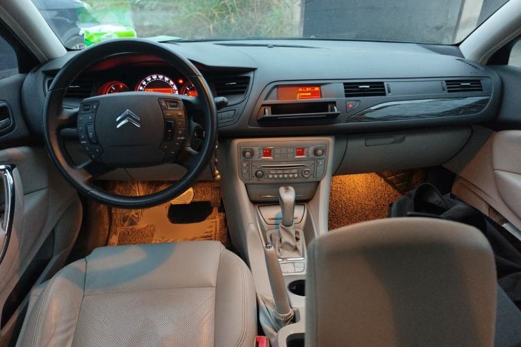 Used Citroen C5 2011 2.3L Automatic Zunyu Version Center Console