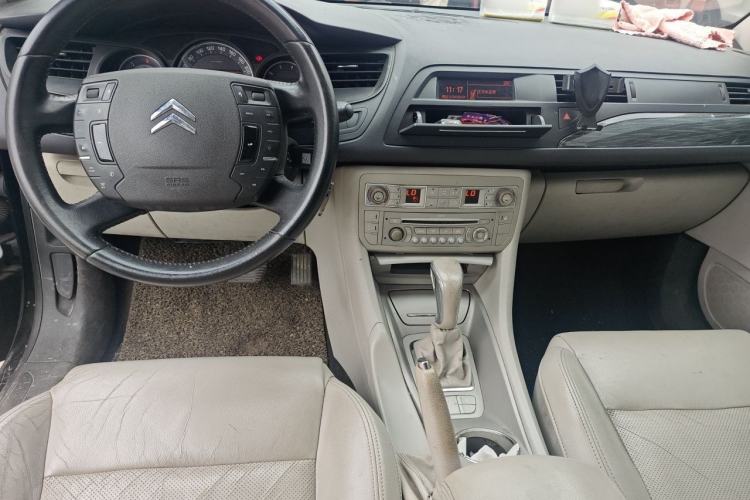 Used Citroen C5 2011 2.3L Automatic Zunyu Version Center Console