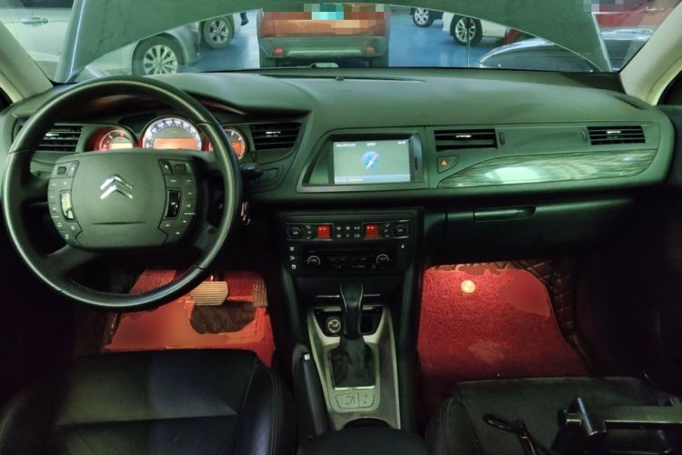 Used Citroen C5 2011 2.3L Automatic Zunyu Version Center Console