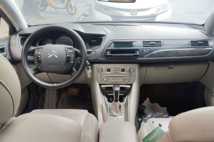 Used Citroen C5 2011 2.3L Automatic Zunyu Version Center Console