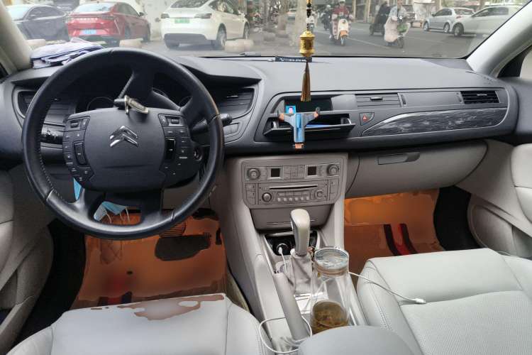 Used Citroen C5 2011 Dongfang Zhilü 2.3L Zunya Model Center Console