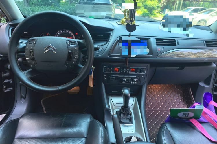 Used Citroen C5 2011 2.3L Automatic Luxury Version Center Console