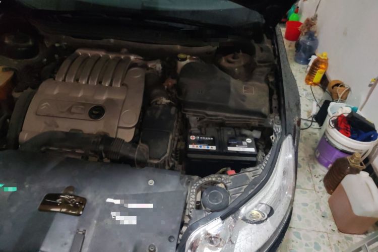 Used Citroen C5 2011 Dongfang Zhilü 3.0L Automatic Flagship Model Engine Bay Left