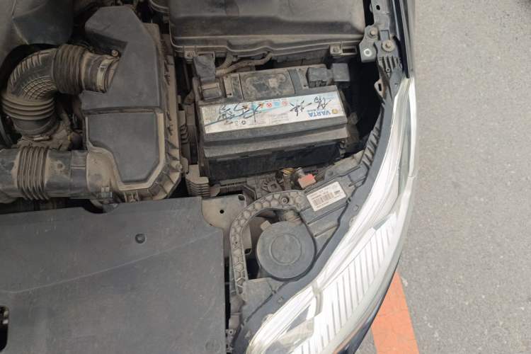 Used Citroen C5 2011 2.3L Automatic Zunyu Version Engine Bay Left