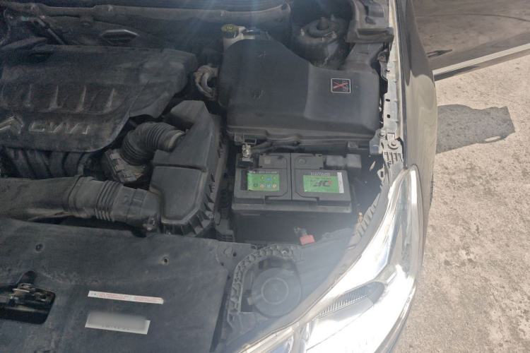 Used Citroen C5 2011 2.0L Automatic Comfort Edition Engine Bay Left