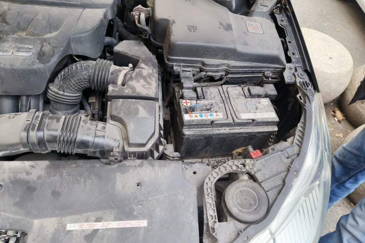 Used Citroen C5 2011 Dongfang Zhilü 2.3L Zunya Model Engine Bay Left
