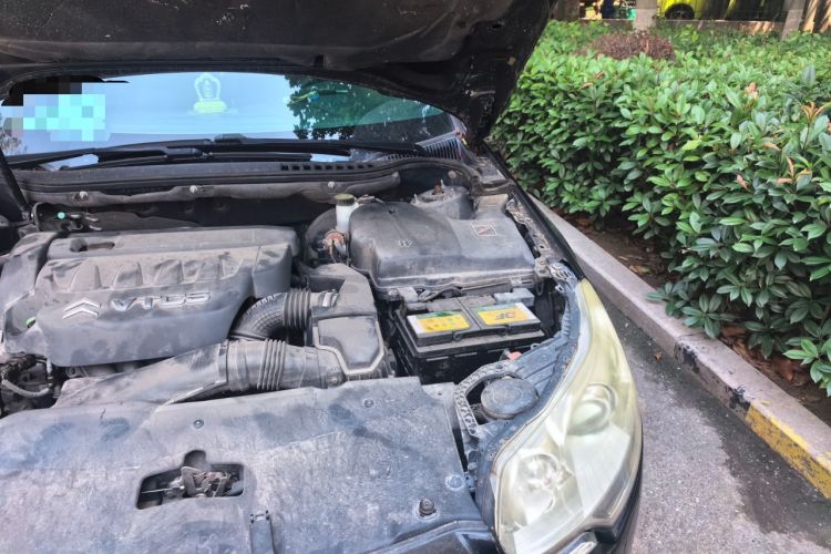 Used Citroen C5 2011 2.3L Automatic Luxury Version Engine Bay Left