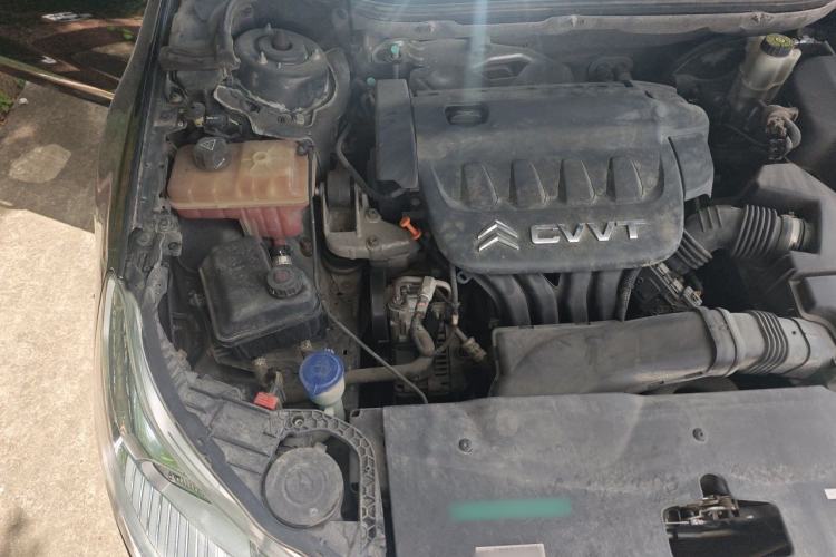 Used Citroen C5 2011 2.0L Automatic Comfort Edition Engine Bay Right