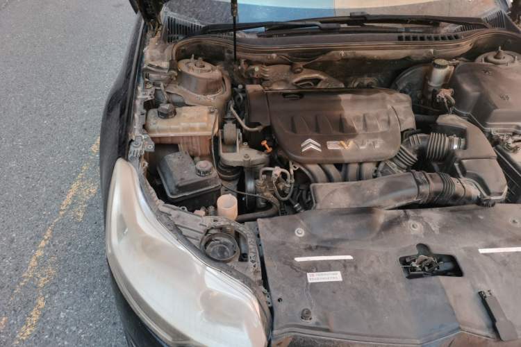Used Citroen C5 2011 2.0L Automatic Comfort Edition Engine Bay Right