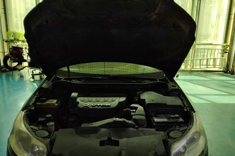 Used Citroen C5 2011 2.3L Automatic Zunyu Version Engine Bay
