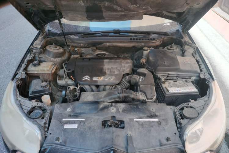 Used Citroen C5 2011 2.0L Automatic Comfort Edition Engine Bay