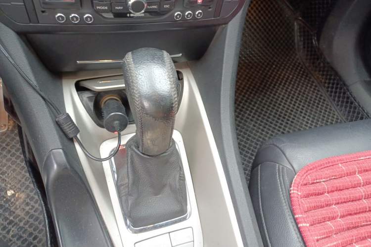 Used Citroen C5 2011 Dongfang Zhilü 3.0L Automatic Flagship Model Gear Lever