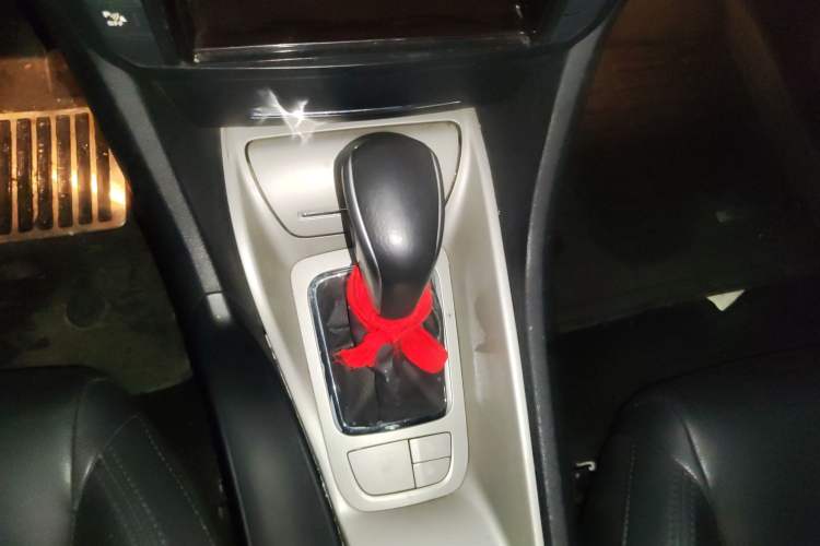 Used Citroen C5 2011 Dongfang Zhilü 3.0L Automatic Flagship Model Gear Lever