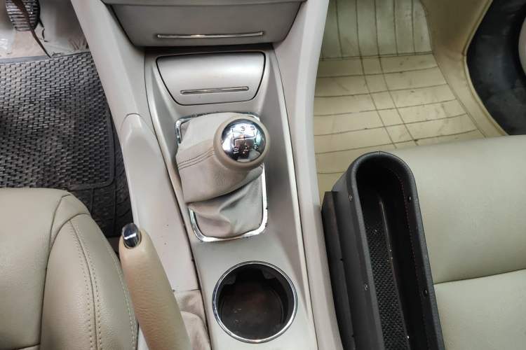 Used Citroen C5 2011 2.0L Manual Comfort Edition Gear Lever
