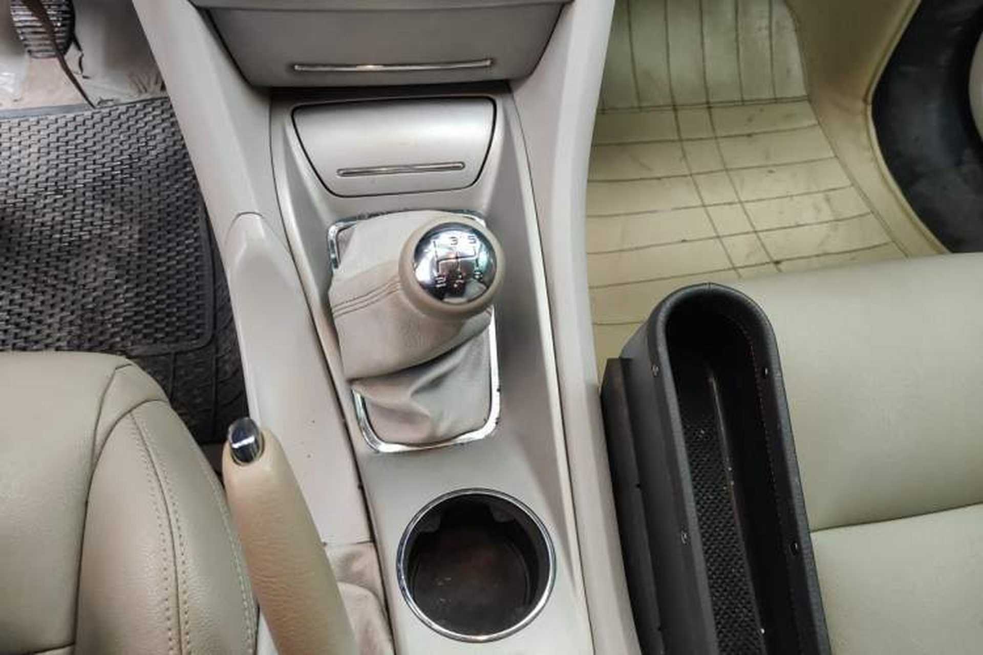 Used Citroen C5 2011 2.0L Manual Comfort Edition Gear Lever