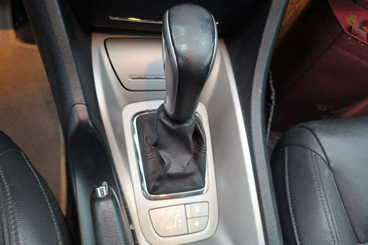 Used Citroen C5 2011 2.3L Automatic Zunyu Version Gear Lever