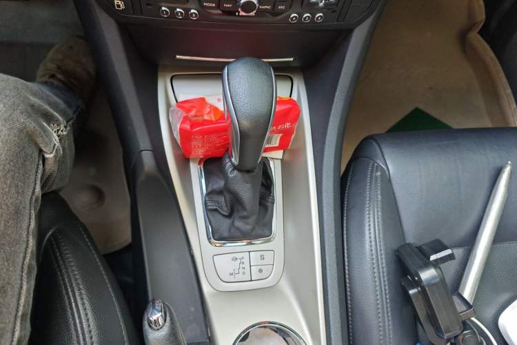 Used Citroen C5 2011 Dongfang Zhilü 2.3L Automatic Zunyu Model Gear Lever