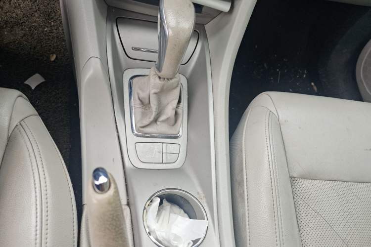 Used Citroen C5 2011 2.3L Automatic Zunyu Version Gear Lever