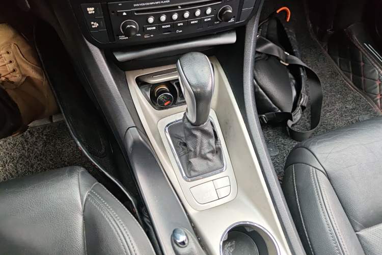 Used Citroen C5 2011 Dongfang Zhilü 2.3L Automatic Luxury Model Gear Lever