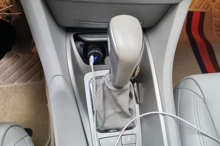 Used Citroen C5 2011 Dongfang Zhilü 2.3L Zunya Model Gear Lever
