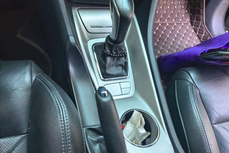 Used Citroen C5 2011 2.3L Automatic Luxury Version Gear Lever