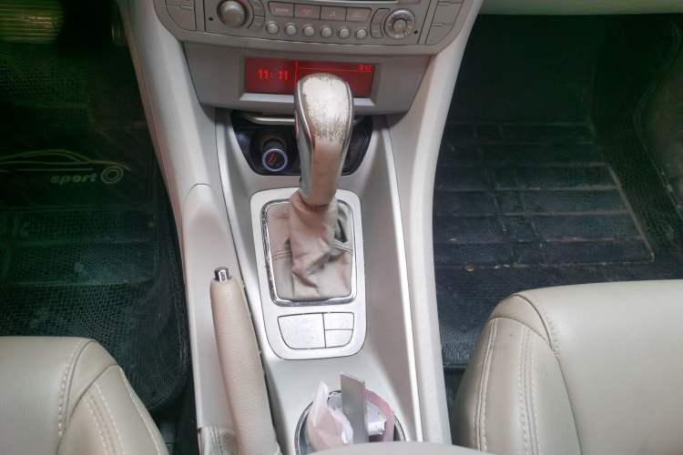 Used Citroen C5 2011 2.0L Automatic Comfort Edition Gear Lever