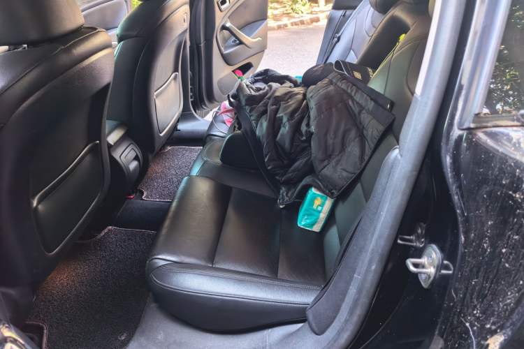Used Citroen C5 2011 2.3L Automatic Luxury Version Left Rear Seat